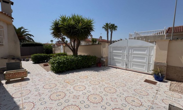 Sale - Villa -
Ciudad Quesada - Lo Pepin