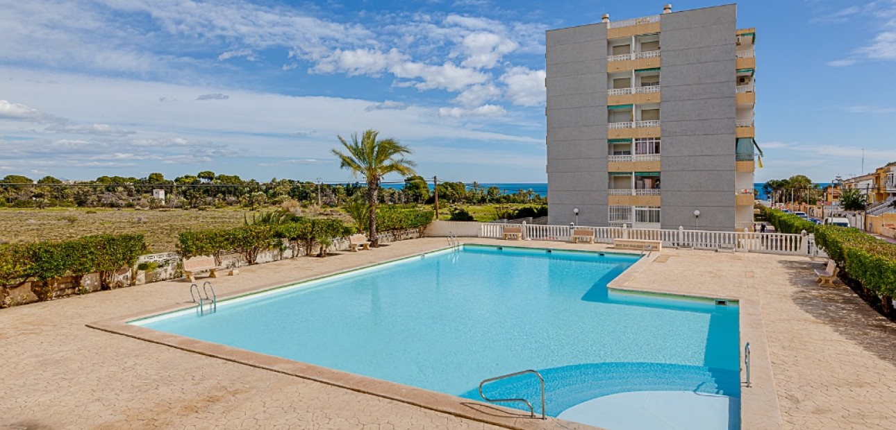 Venta - Apartamento / piso -
Punta Prima