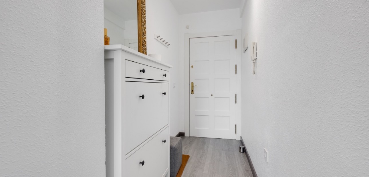 Venta - Apartamento / piso -
Punta Prima