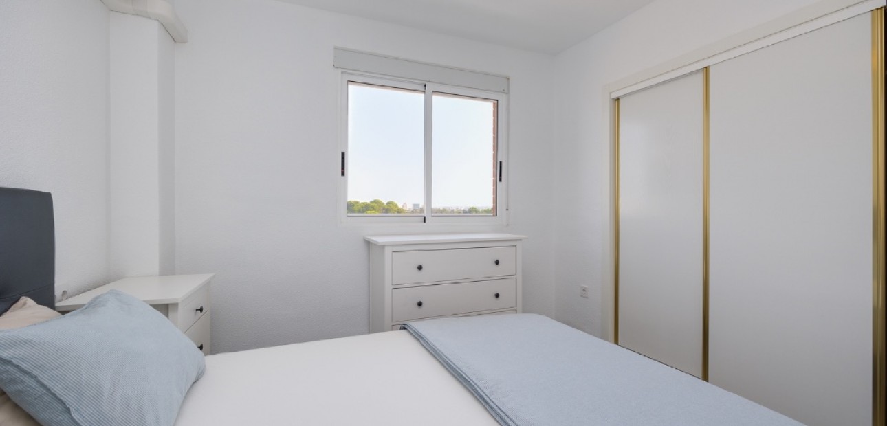 Venta - Apartamento / piso -
Punta Prima