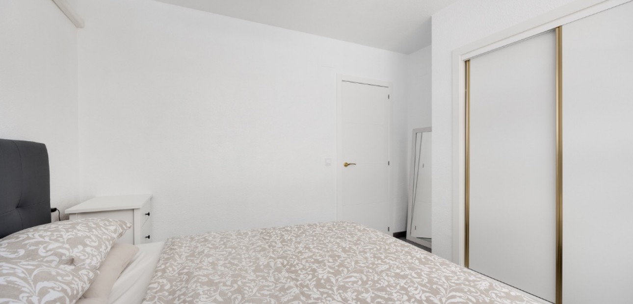 Venta - Apartamento / piso -
Punta Prima