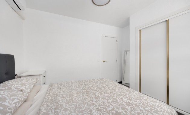 Venta - Apartamento / piso -
Punta Prima
