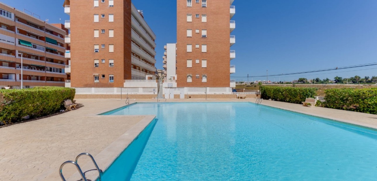 Venta - Apartamento / piso -
Punta Prima