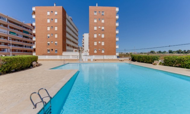 Venta - Apartamento / piso -
Punta Prima