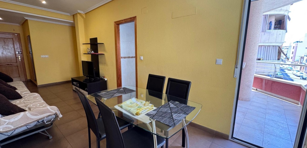 Venta - Apartamento / piso -
Torrevieja - Centro