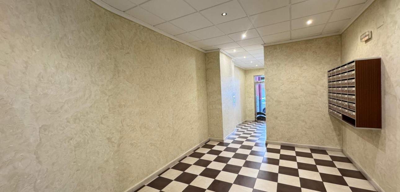 Venta - Apartamento / piso -
Torrevieja - Centro