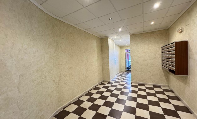 Venta - Apartamento / piso -
Torrevieja - Centro