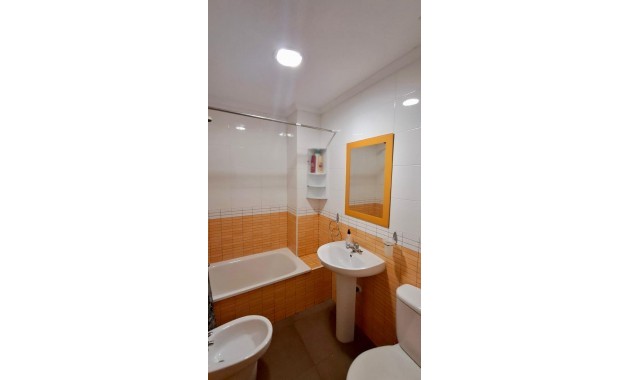 Venta - Apartamento / piso -
Torrevieja - Centro
