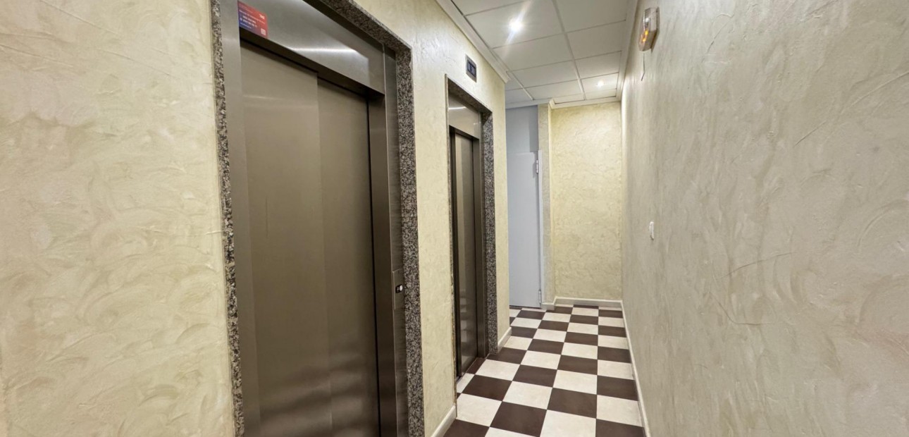 Venta - Apartamento / piso -
Torrevieja - Centro