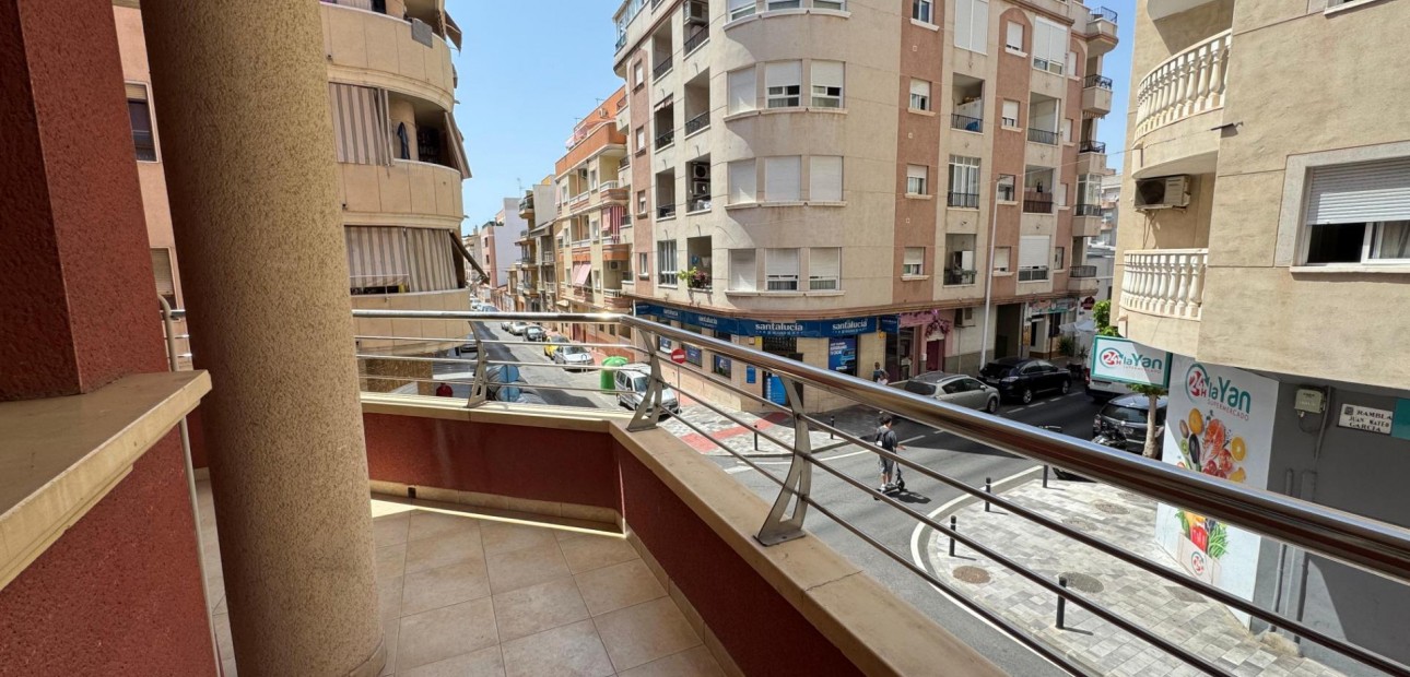 Venta - Apartamento / piso -
Torrevieja - Centro