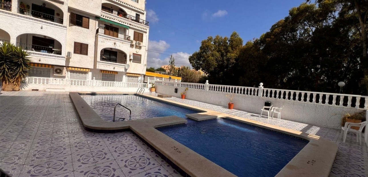Venta - Terraced house -
Orihuela Costa - Villamartín-Las Filipinas