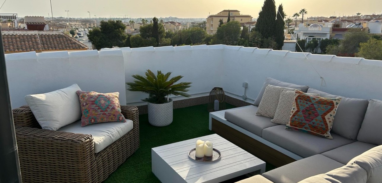 Venta - Apartamento / piso -
Orihuela Costa - La Florida