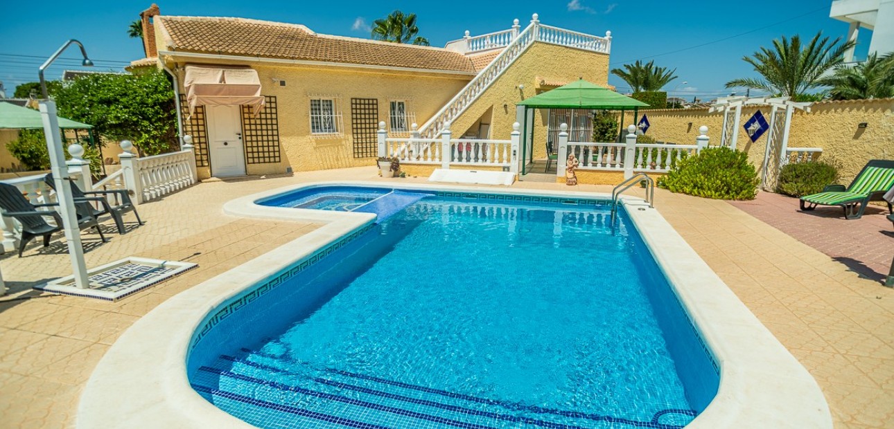 Venta - Villa -
Torrevieja - La Siesta