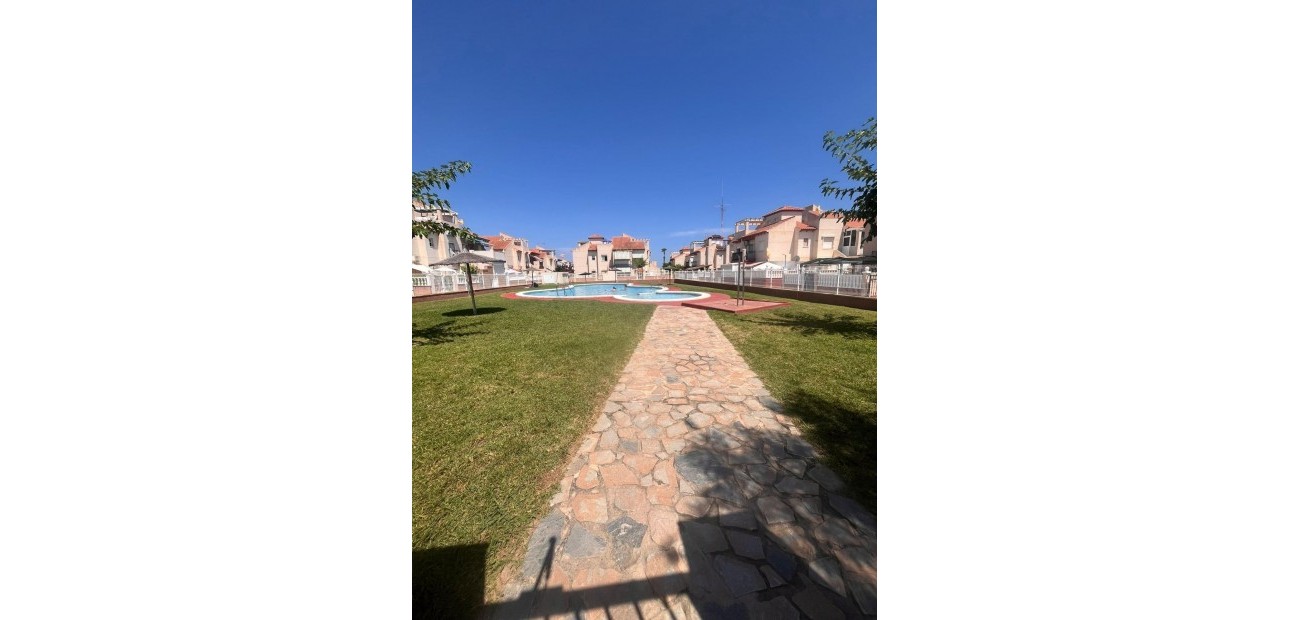 Sale - Bungalow -
Orihuela Costa - Playa Flamenca Norte