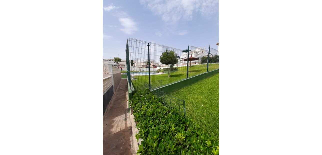 Sale - Bungalow -
Torrevieja - Los balcones