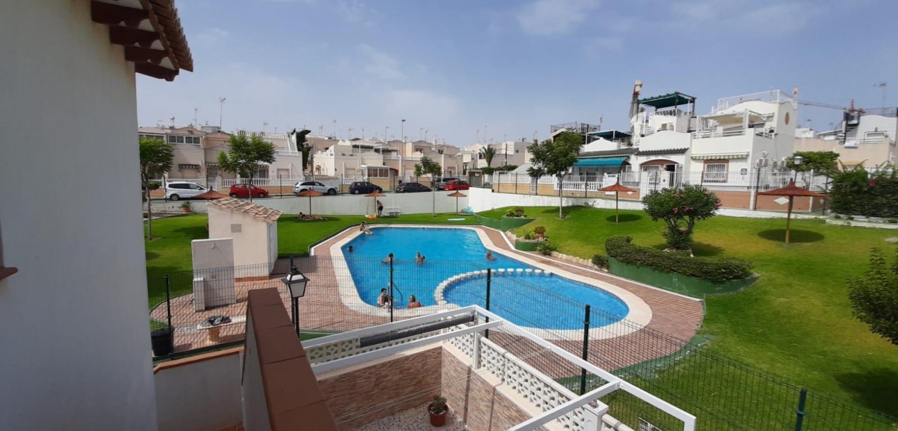 Sale - Bungalow -
Torrevieja - Los balcones