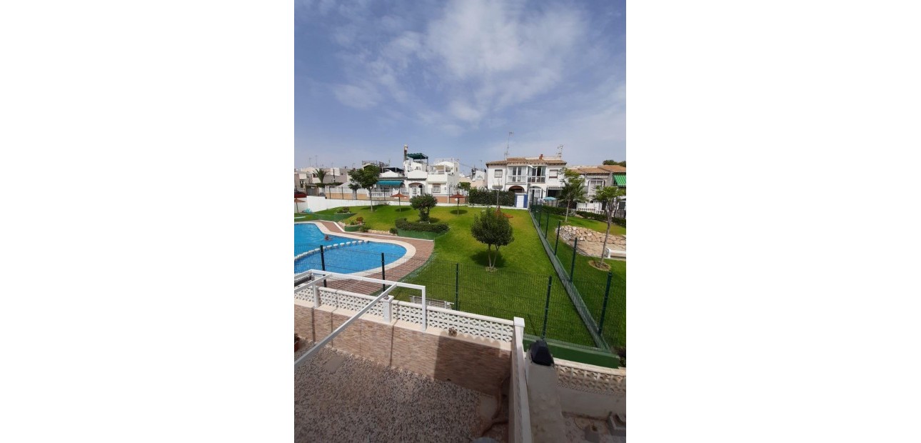 Sale - Bungalow -
Torrevieja - Los balcones