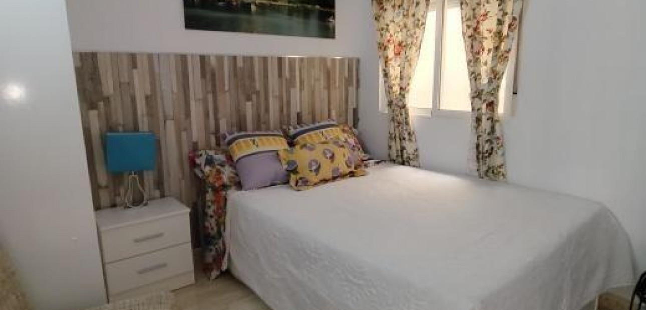 Sale - Apartment / flat -
Torrevieja - Estacion de autobuses