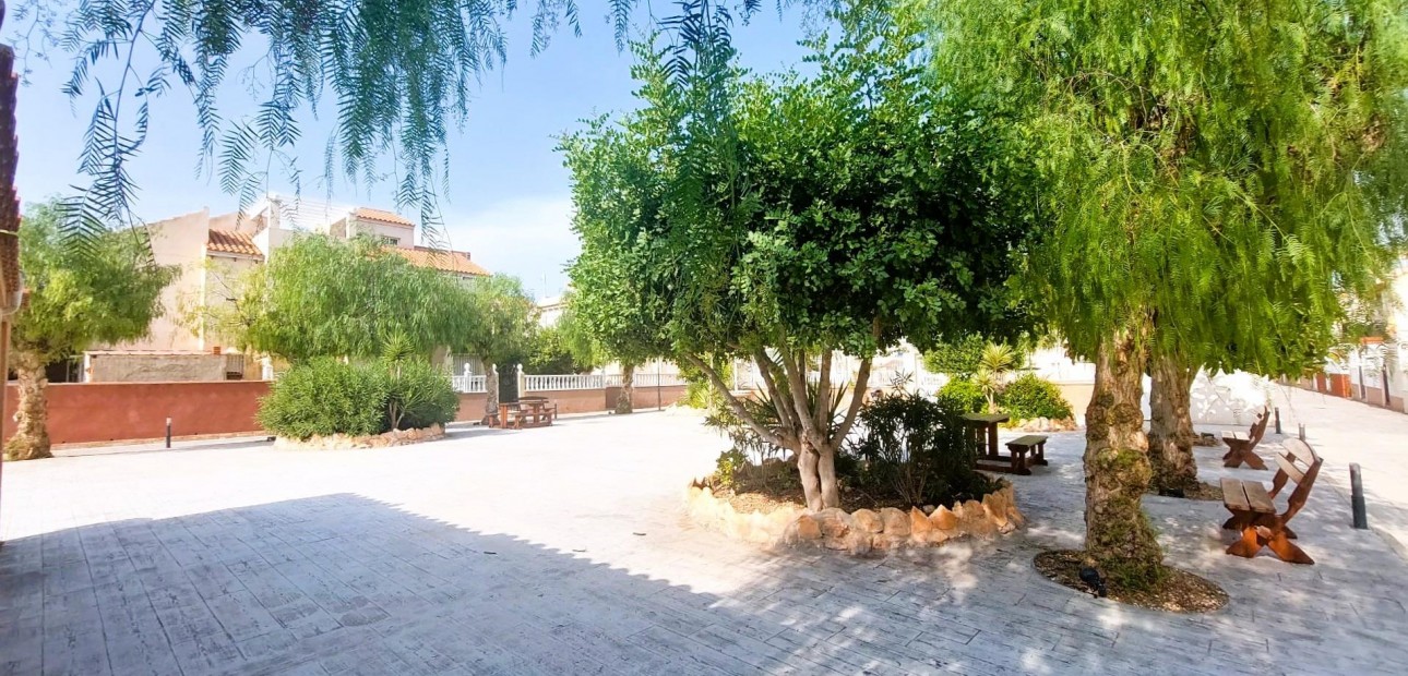 Sale - Bungalow -
Orihuela Costa - Playa Flamenca