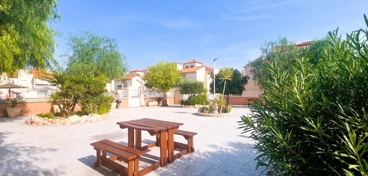 Sale - Bungalow -
Orihuela Costa - Playa Flamenca