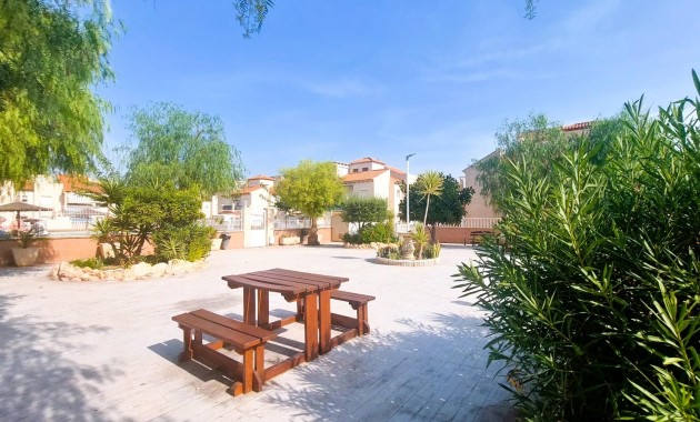 Sale - Bungalow -
Orihuela Costa - Playa Flamenca