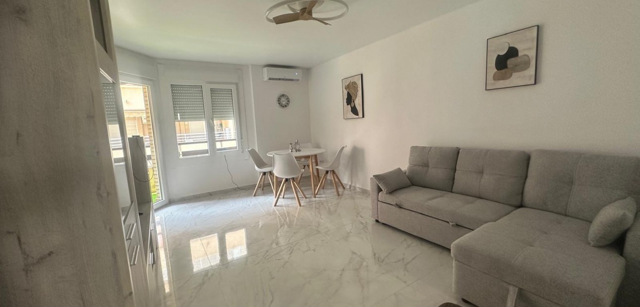 Sale - Apartment / flat -
Torrevieja - Estacion de autobuses