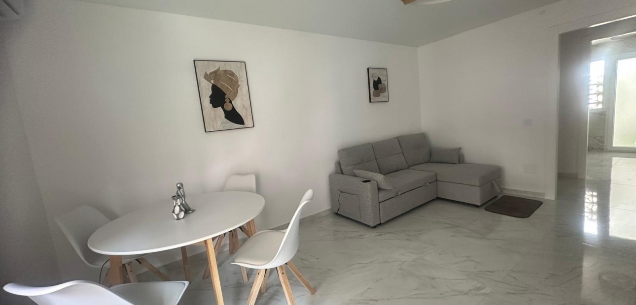 Sale - Apartment / flat -
Torrevieja - Estacion de autobuses