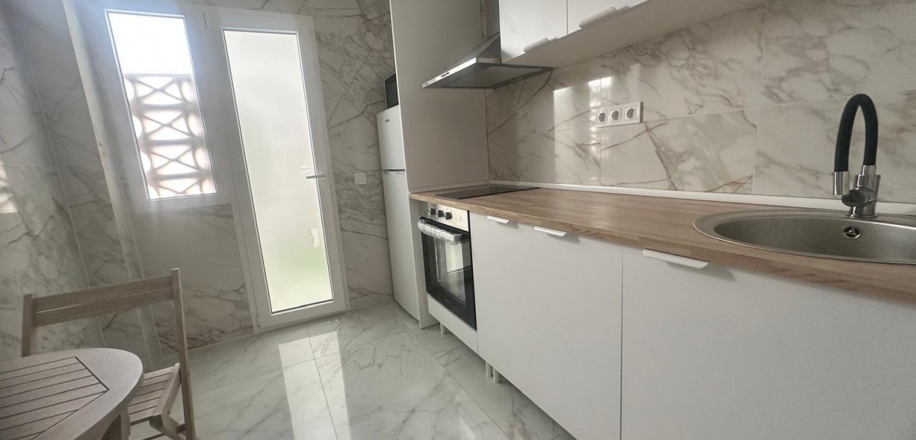 Sale - Apartment / flat -
Torrevieja - Estacion de autobuses