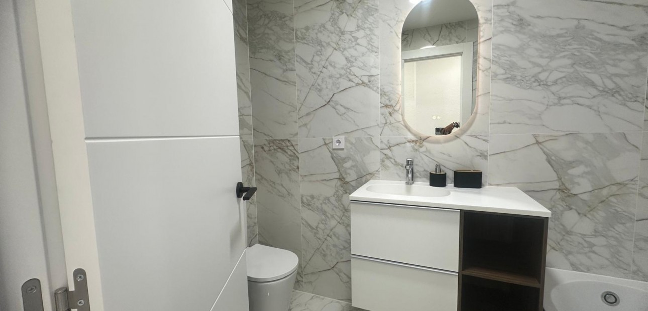 Sale - Apartment / flat -
Torrevieja - Estacion de autobuses