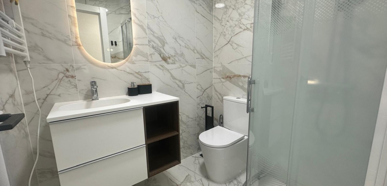 Sale - Apartment / flat -
Torrevieja - Estacion de autobuses