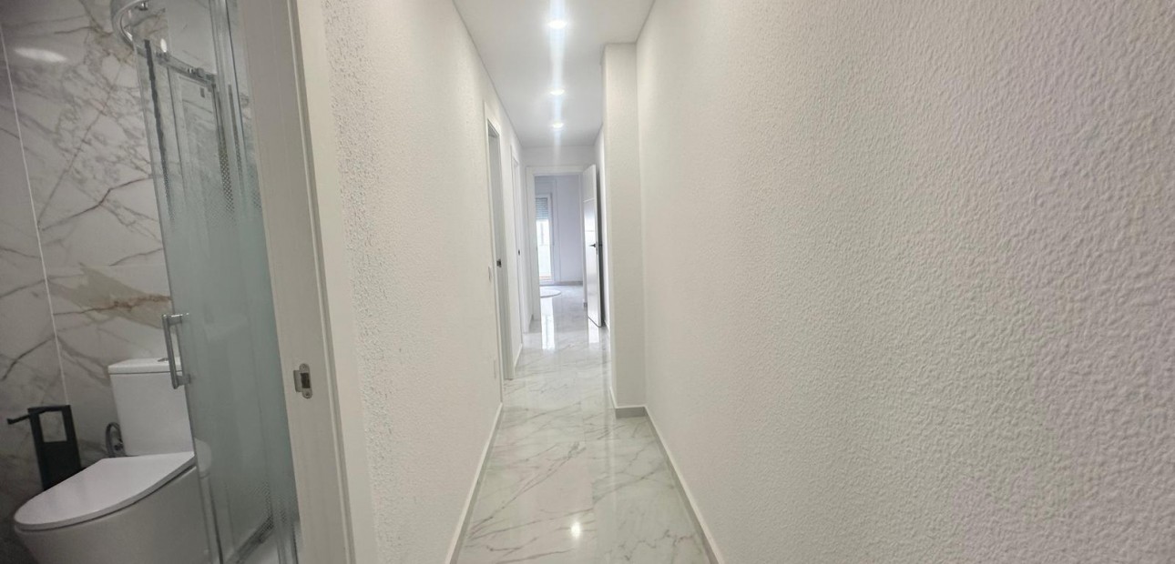 Sale - Apartment / flat -
Torrevieja - Estacion de autobuses