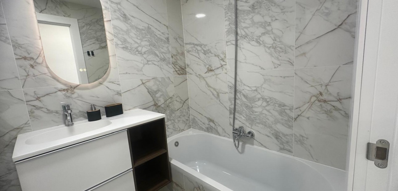 Sale - Apartment / flat -
Torrevieja - Estacion de autobuses