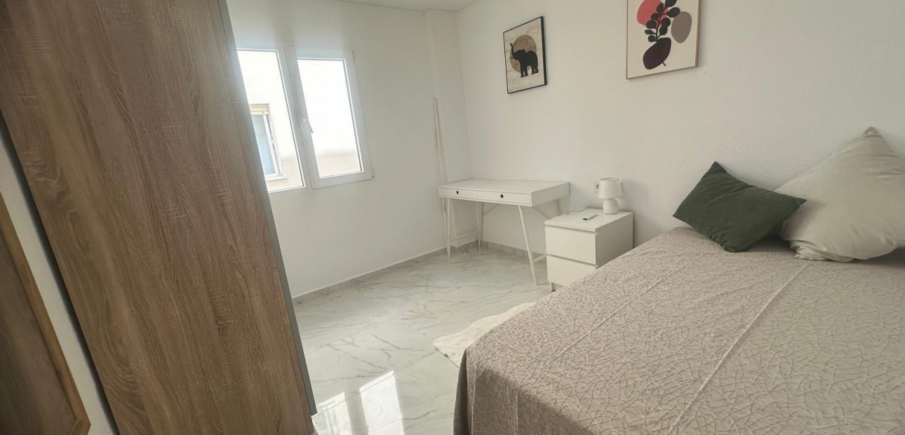 Sale - Apartment / flat -
Torrevieja - Estacion de autobuses