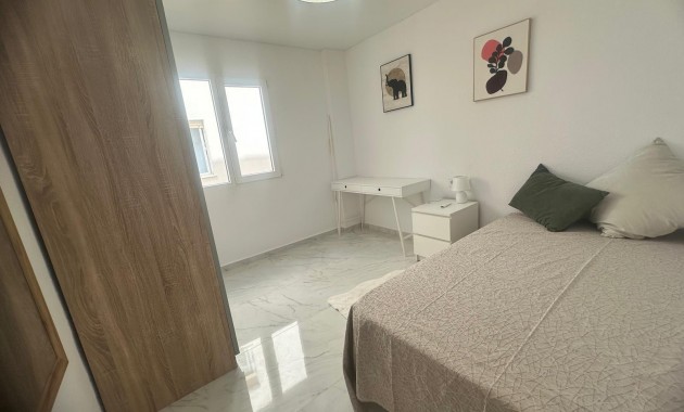 Sale - Apartment / flat -
Torrevieja - Estacion de autobuses