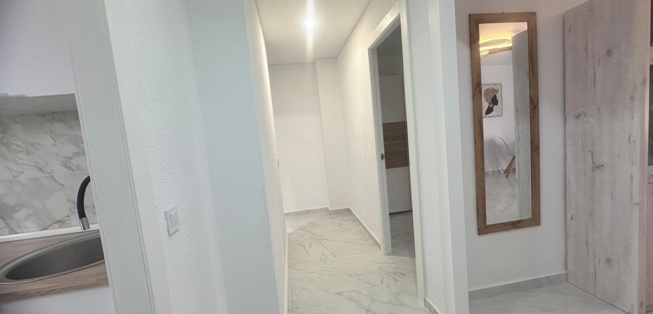 Sale - Apartment / flat -
Torrevieja - Estacion de autobuses