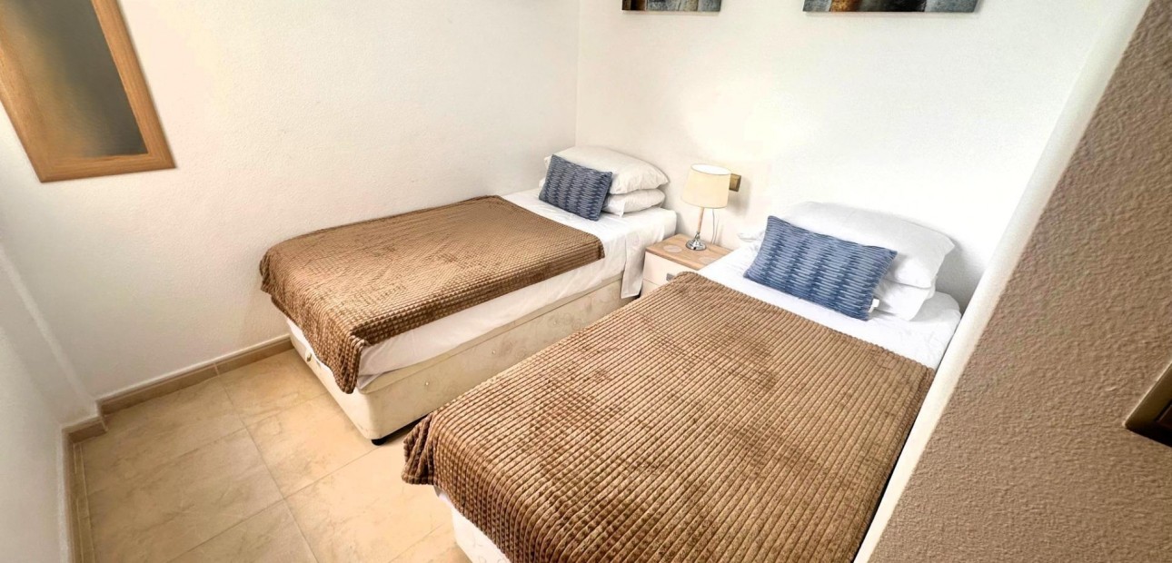 Herverkoop - Appartement / flat -
Torrevieja - Playa del cura
