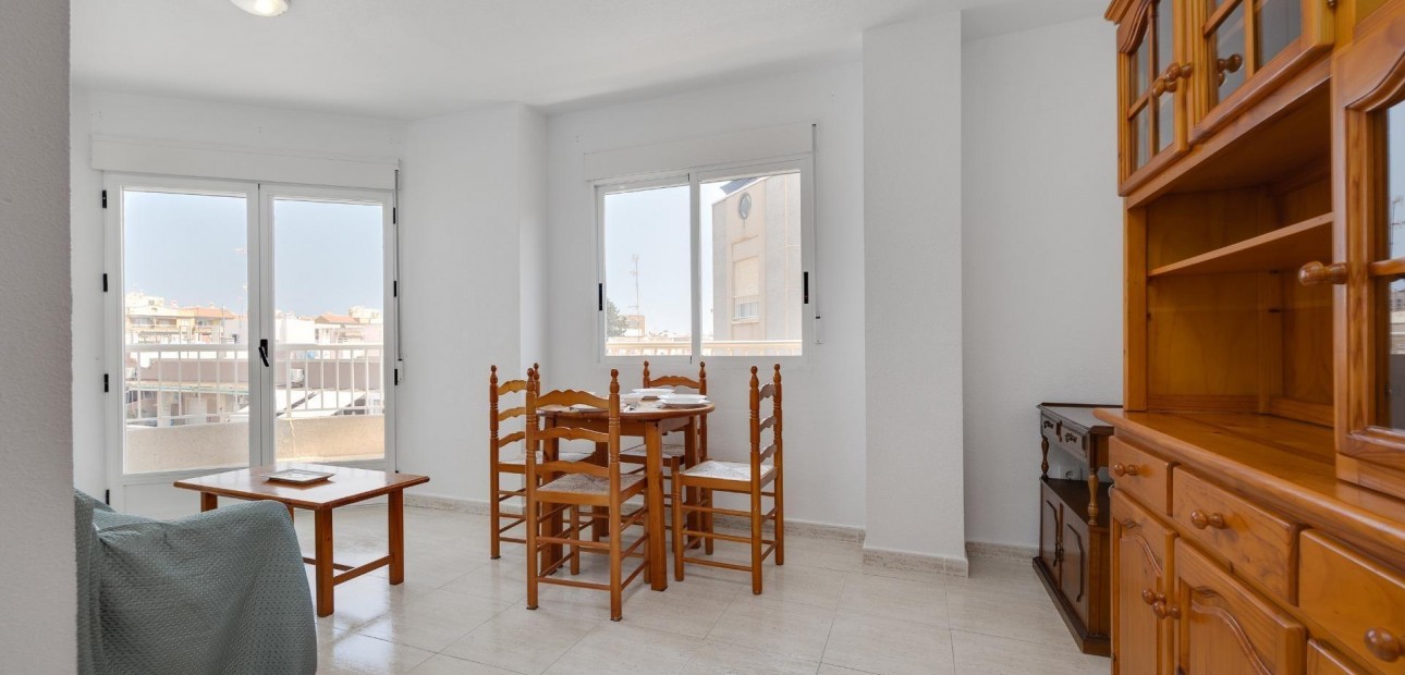 Venta - Apartamento / piso -
Torrevieja - Estacion de autobuses