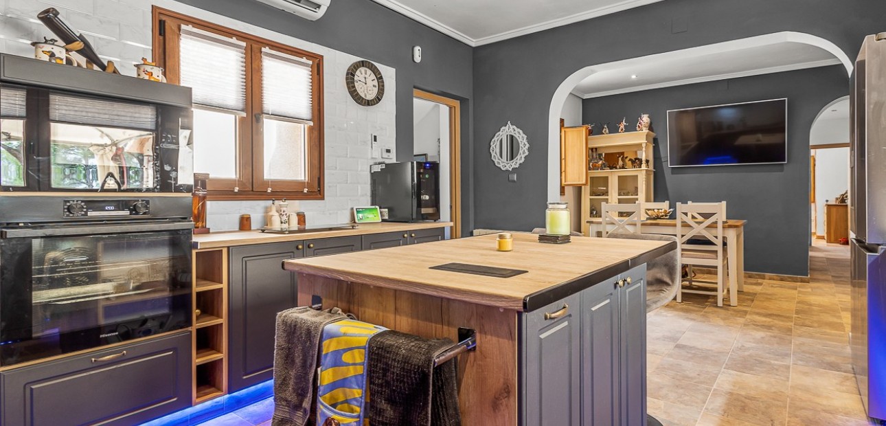 Herverkoop - Country Property/Finca -
Torremendo