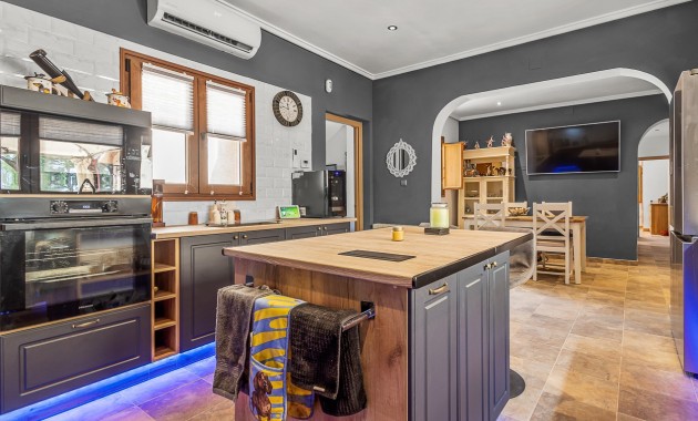 Herverkoop - Country Property/Finca -
Torremendo