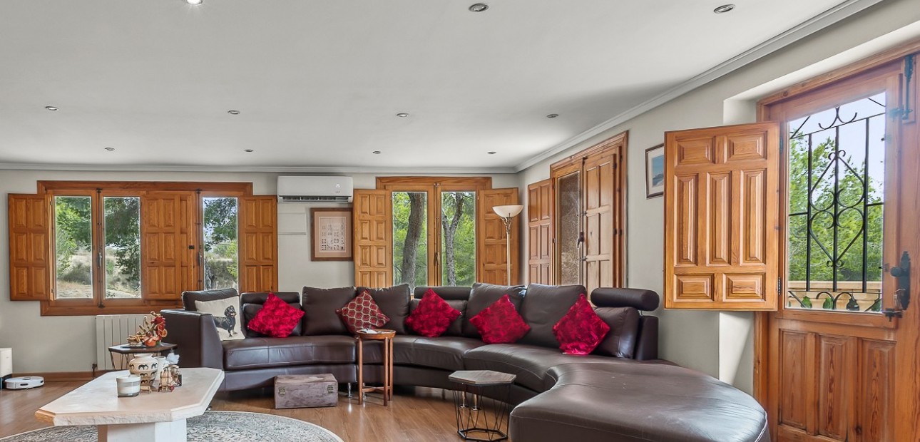 Herverkoop - Country Property/Finca -
Torremendo