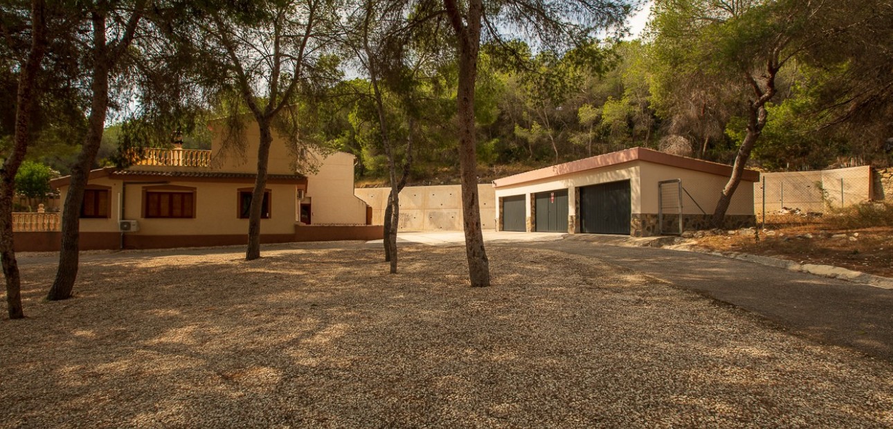 Herverkoop - Country Property/Finca -
Torremendo