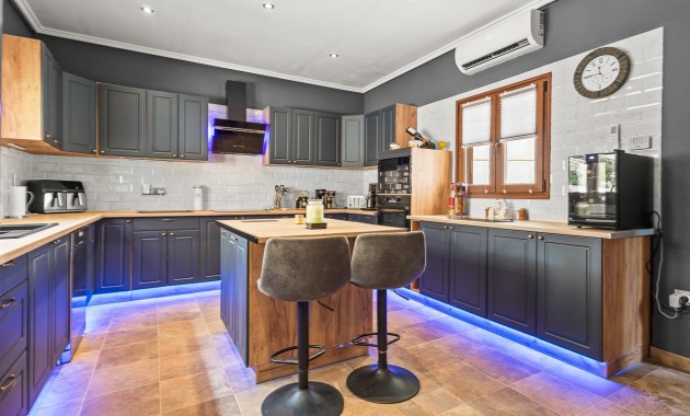 Herverkoop - Country Property/Finca -
Torremendo