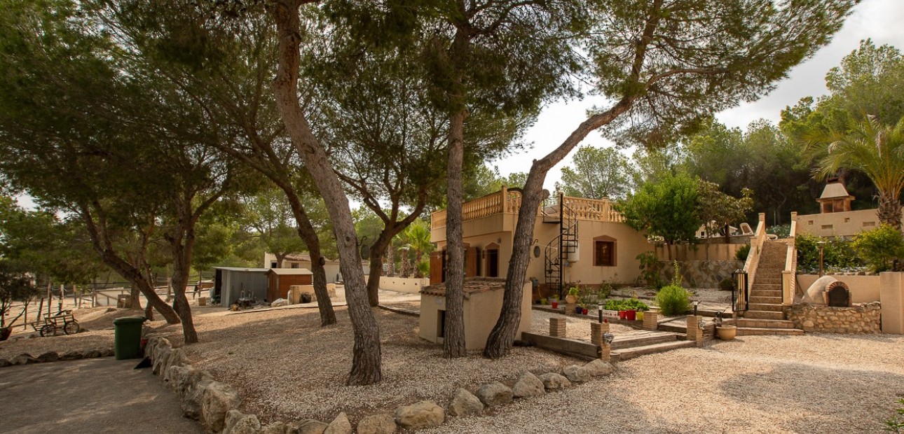 Herverkoop - Country Property/Finca -
Torremendo