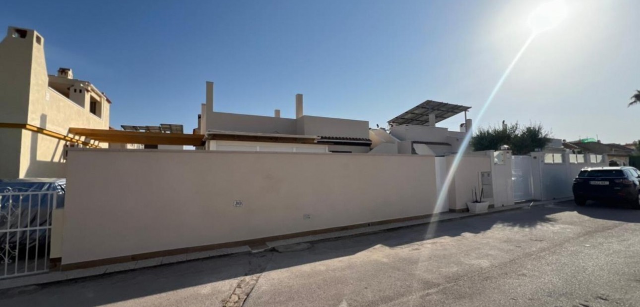 Sale - Villa -
Torrevieja - Aguas Nuevas