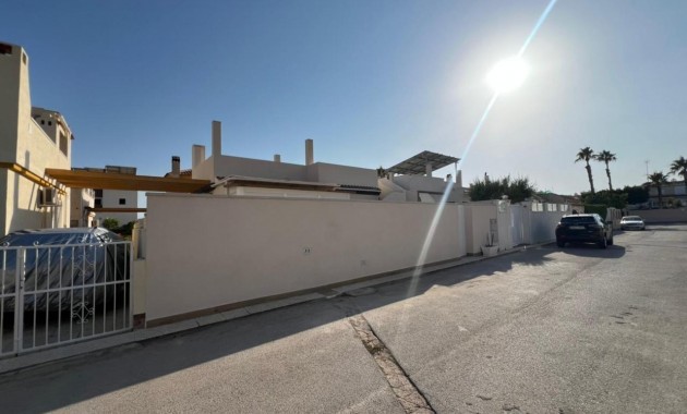 Sale - Villa -
Torrevieja - Aguas Nuevas