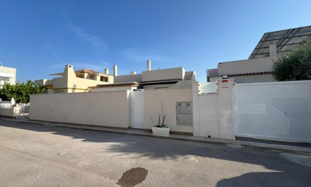 Sale - Villa -
Torrevieja - Aguas Nuevas