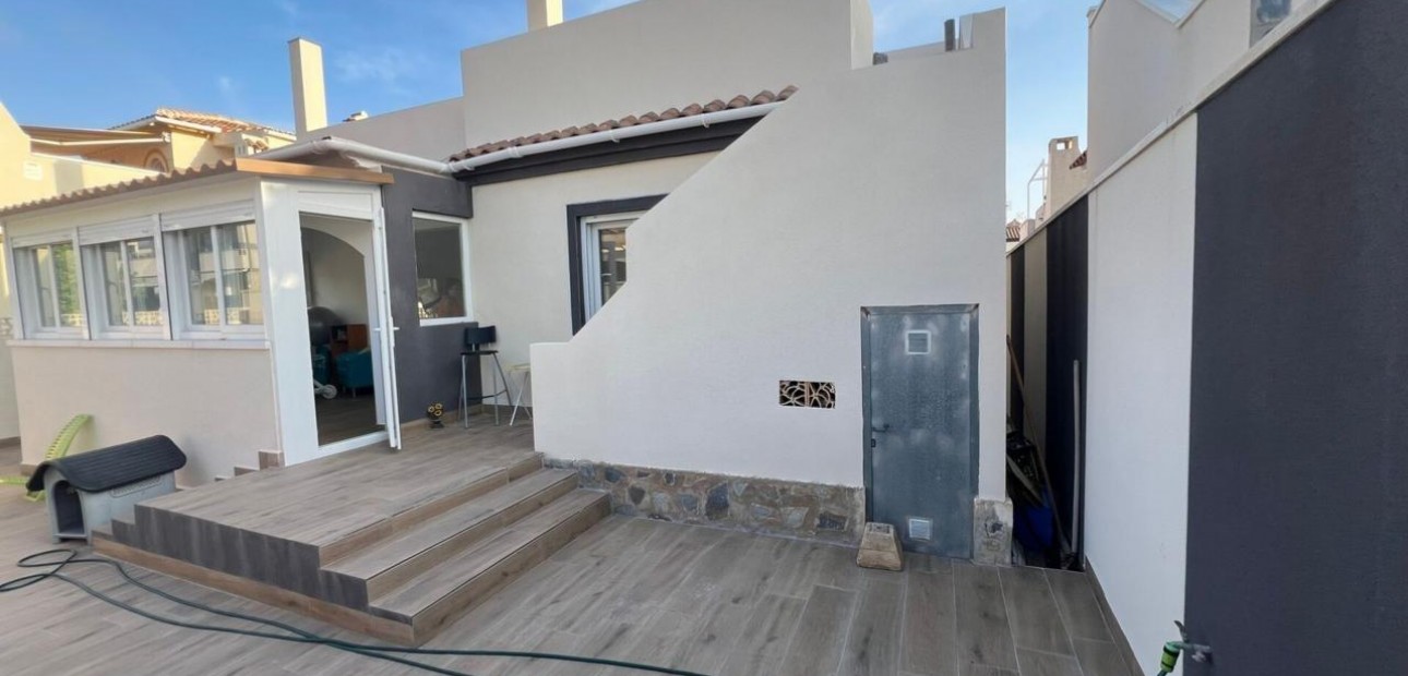 Sale - Villa -
Torrevieja - Aguas Nuevas