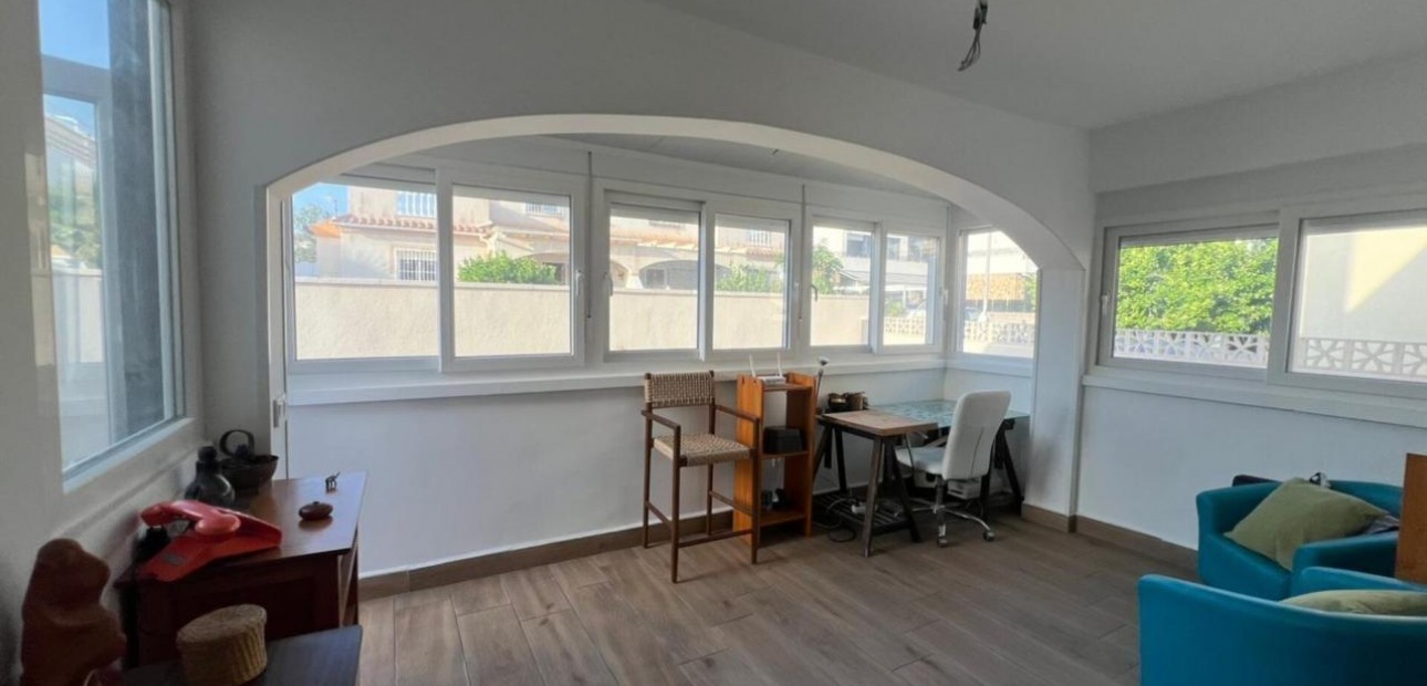 Sale - Villa -
Torrevieja - Aguas Nuevas