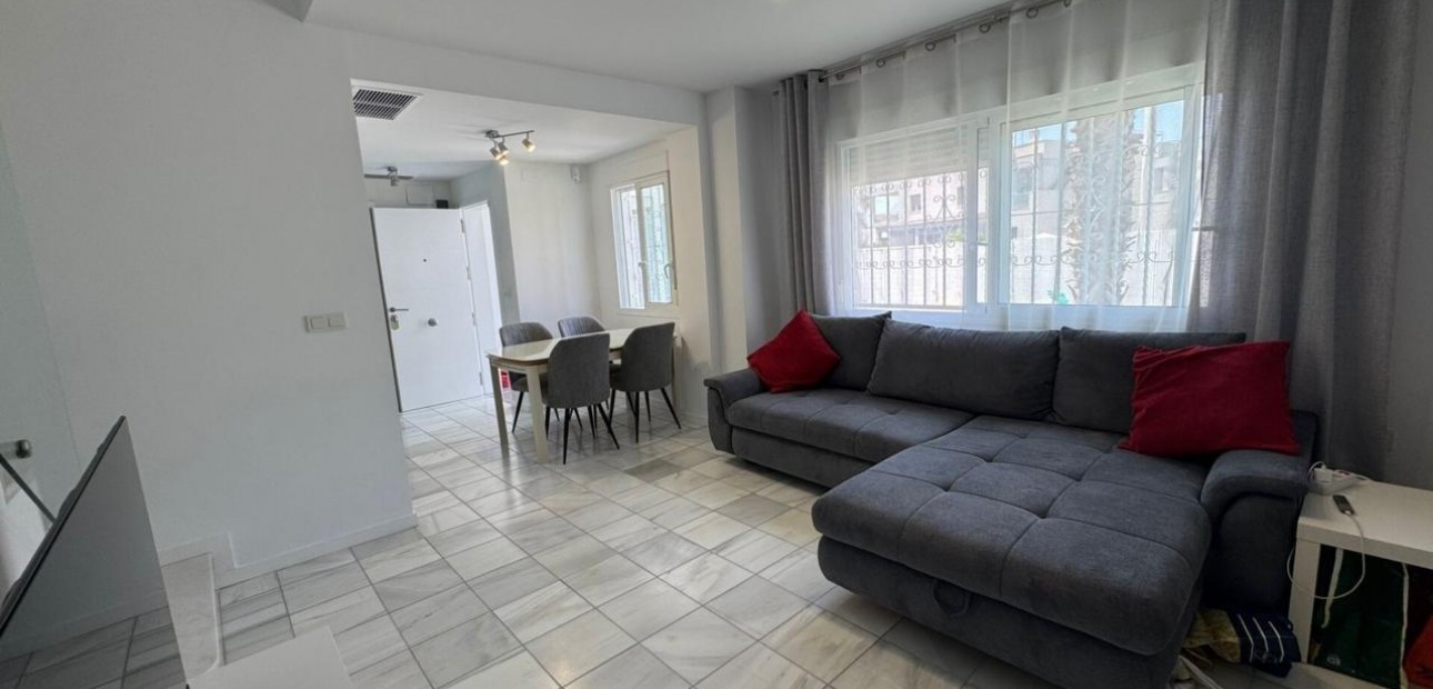 Sale - Villa -
Torrevieja - Aguas nuevas 2