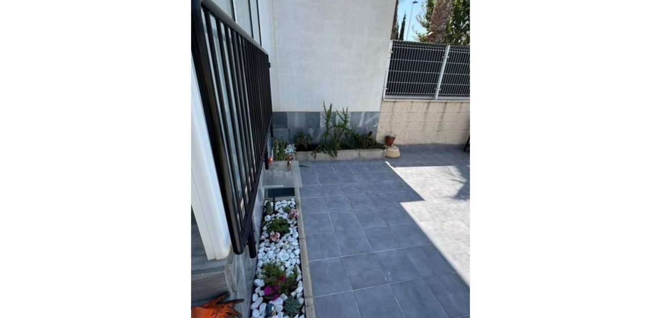 Sale - Villa -
Torrevieja - Aguas nuevas 2